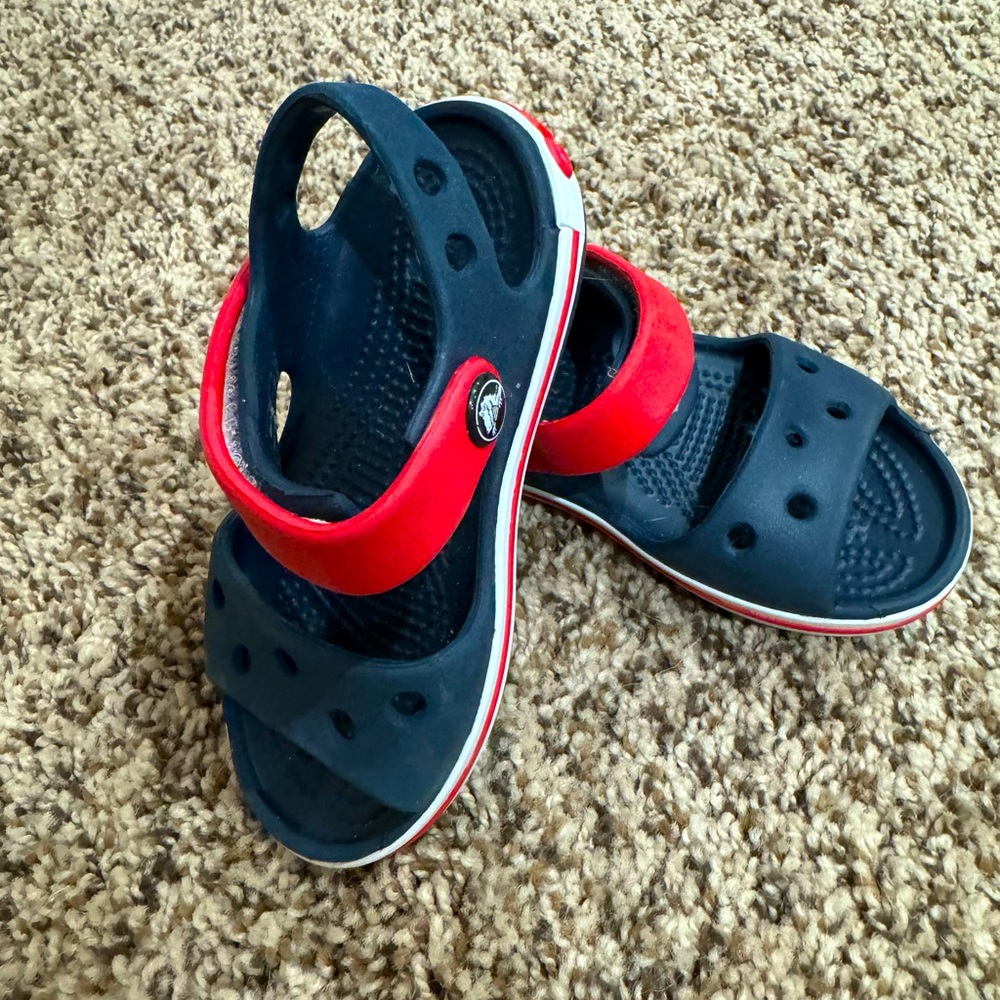Size 7 Toddler Croc Sandals